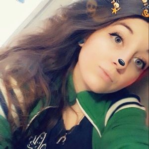 Meet your Posher, Adrienne